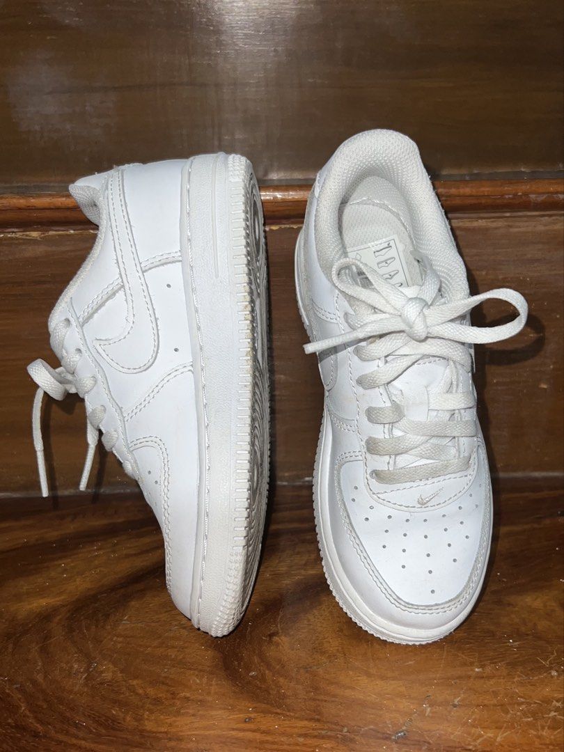 NIKE AIRFORCE 1 KIDS AUTHENTIC (Category: Babies & Kids Fashion) located in Pasig City. Submitted by livebird-217e (Listing ID 1470782163, Image 2). Description: FIXED PRICE USED ONCE AT ENCHANTED KINGDOM SIZE US 12.5c No issues, like new ulit after few wipes .