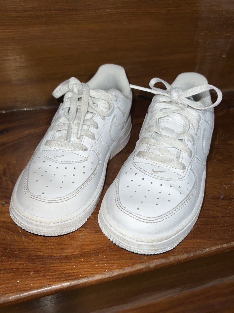 NIKE AIRFORCE 1 KIDS AUTHENTIC (Category: Babies & Kids Fashion) located in Pasig City. Submitted by livebird-217e (Listing ID 1470782163, Image 3). Description: FIXED PRICE USED ONCE AT ENCHANTED KINGDOM SIZE US 12.5c No issues, like new ulit after few wipes .