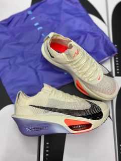 (Category: ) located in . Submitted by soledout_kicks (Listing ID 1470761404, Image 1). Description: .