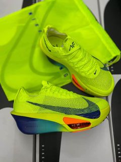 (Category: ) located in . Submitted by soledout_kicks (Listing ID 1470761005, Image 1). Description: .
