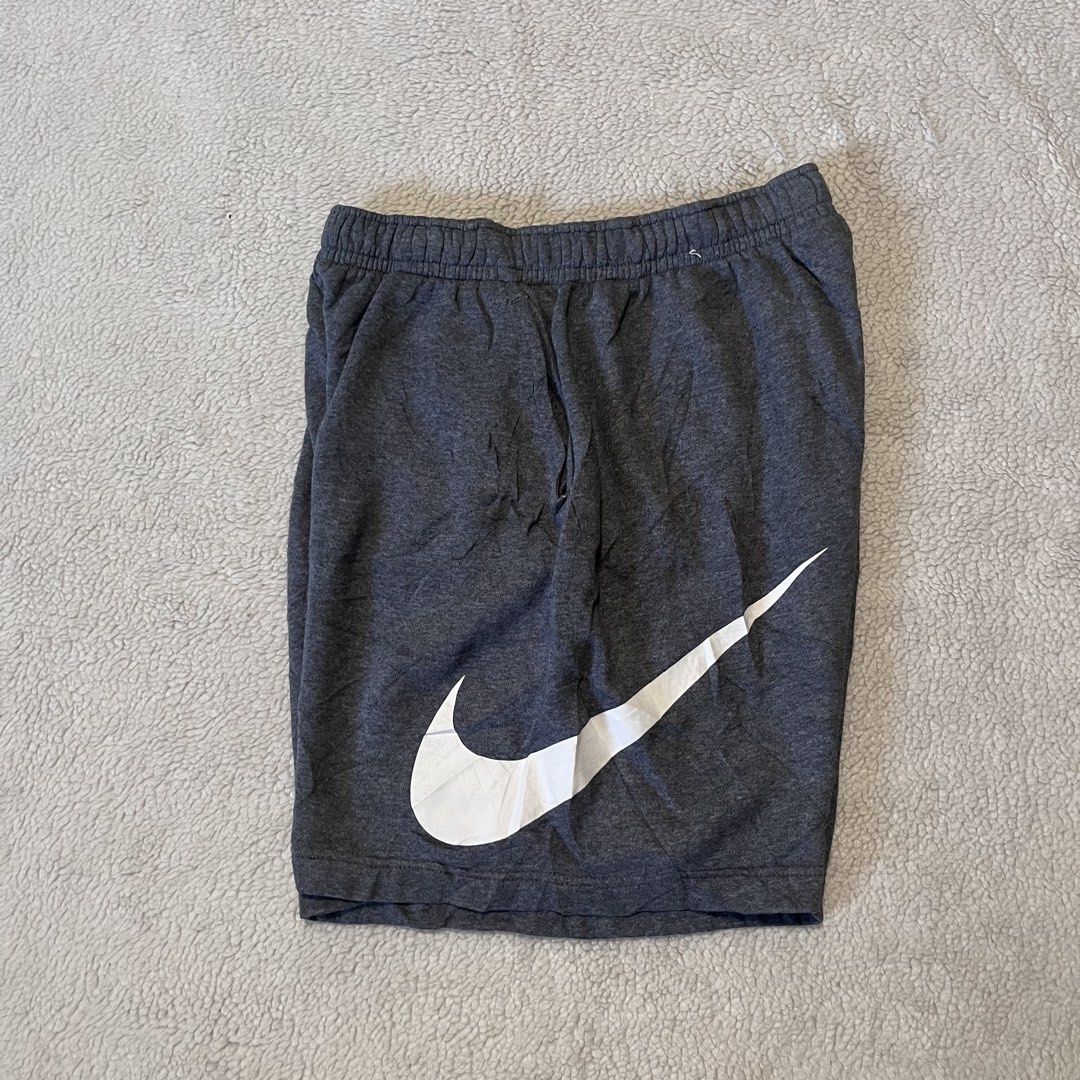 NIKE ALUMNI BIG LOGO (Category: Shorts) located in Binangonan. Submitted by nhogsmapula-24860 (Listing ID 1470805934, Image 1). Description: NIKE ALUMNI BIG LOGO NEED WASH SIZE MED ONTAG BEST FIT SA LARGE TO XL 850+SHIP.