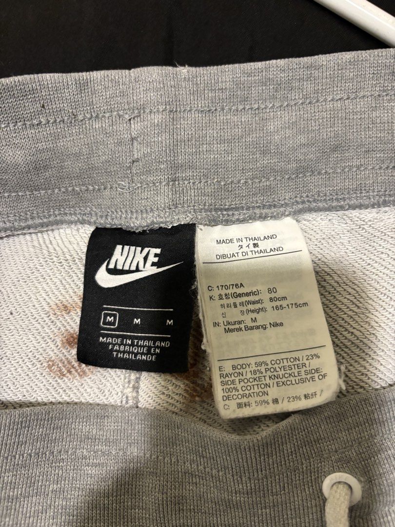 NIKE ALUMNI SHORT (Category: Shorts) located in Makati City. Submitted by sweetfitforyouph1200 (Listing ID 1470858521, Image 3). Description: Nike short Alumni design Like new .