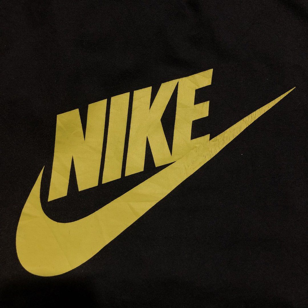 NIKE ALUMNI SWEATSHORT (Category: Shorts) located in Dasmarinas. Submitted by corenyxmessy_3rd_account (Listing ID 1470906114, Image 3). Description: waist - 30 to 33 length - 20.5.