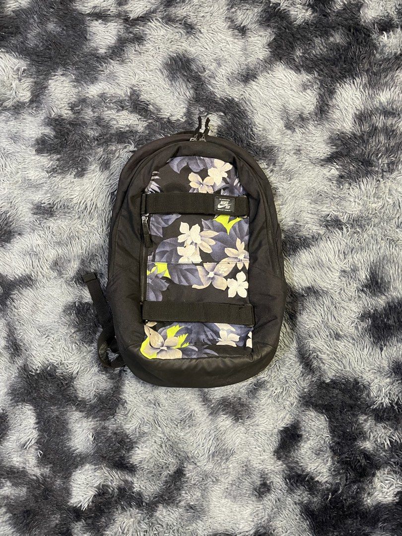 nike backpack (Category: Backpacks) located in Caba. Submitted by thriftedpopcorn (Listing ID 1470879054, Image 1). Description: nike sb courthouse backpack bkue floral approx 20 liters dimentions: length: 20 inches width: 16 inches color rate:8.5/10 or better with 15 inches laptop internal sleeves RFS: extra bag preloved 1k plus sf 💰mop:gcash/maribank 📦mod:jnt 📍location: san fernando la union 💰mop:gcash/maribank 📦mod:jnt 📍location: san fer