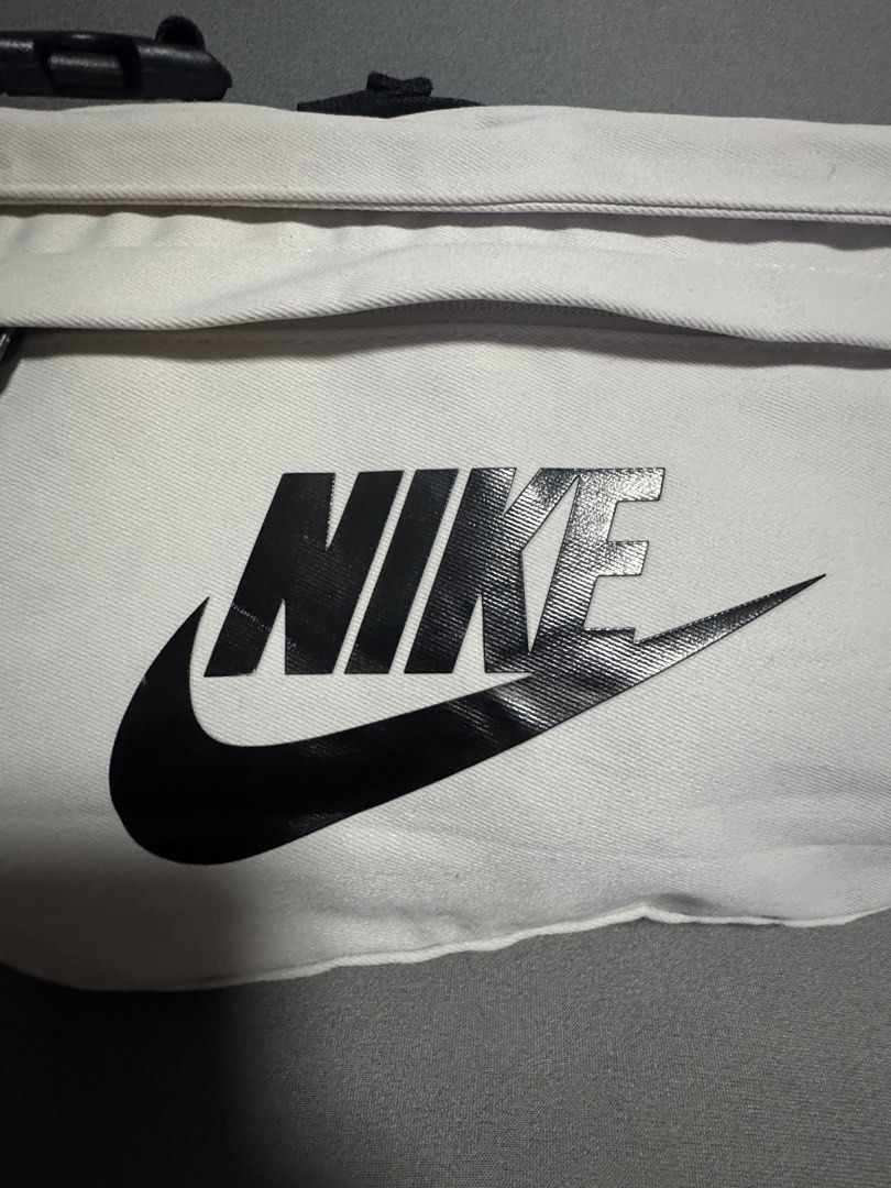 Nike beltbag / body bag (Category: Belt bags, Clutches and Pouches) located in Calamba. Submitted by teamosulitshop (Listing ID 1470826224, Image 2). Description: excellent condition medium size madami bulsa with tag.
