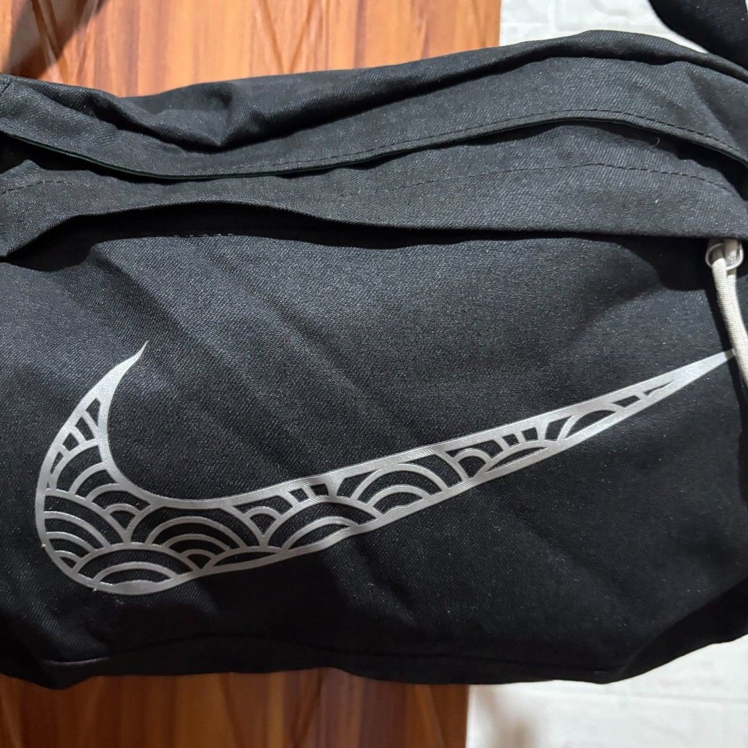 Nike beltbag large (Category: Belt bags, Clutches and Pouches) located in Alburquerque. Submitted by abj_thriftshop (Listing ID 1470767535, Image 3). Description: like new no issue.