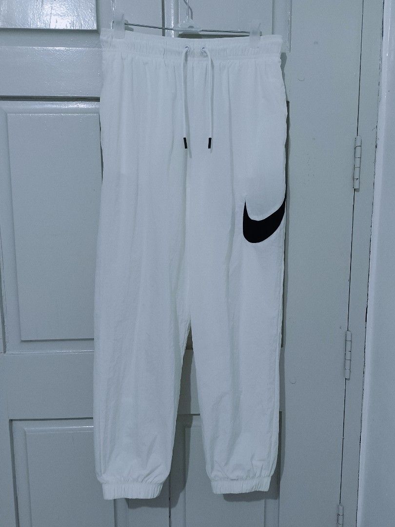 Nike Big Swoosh Jogger Pants (Category: Activewear) located in Bacoor. Submitted by toffs16 (Listing ID 1470873089, Image 2). Description: size Medium Good as new.