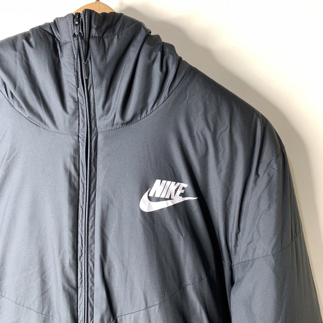 Nike Black Hooded Jacket Windbreaker Size M (Category: Coats, Jackets and Outerwear) located in Imus. Submitted by la.wigginss0 (Listing ID 1470810214, Image 3). Description: - Brand: Nike - Color: Classic Black with White Chest Logo - Size: Medium (Tag on collar) - Material & Comfort: Soft fleece lining inside the hood and collar, lightweight yet warm - Design: Full zip closure, adjustable drawstring hood, elastic cuffs and hem - Origin: Made in