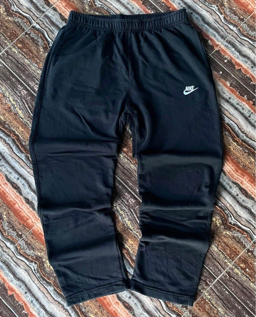 Nike Black Sweatpants (Category: Joggers) located in Manila. Submitted by digong.02 (Listing ID 1470929300, Image 1). Description: - Color: Classic Black - Brand: Nike (with white embroidered logo on the left leg) - Fit: Relaxed fit with comfortable elastic waistband and ribbed cuffs - Versatility: Perfect for workouts, errands, or casual lounging - Styling: Easy to match with any t-shirt or hoodie - Condition: Brand new / Excellent quality.