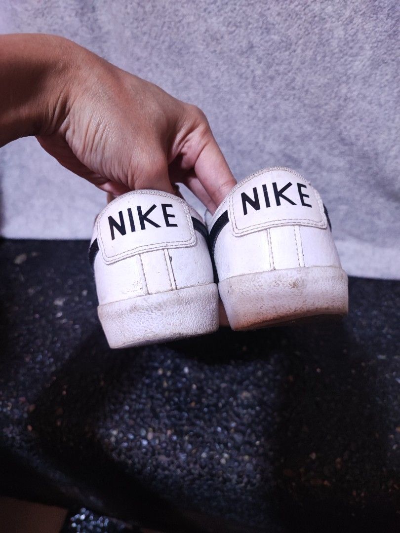 Nike Blazer Low White Black Sneakers (Category: Sneakers) located in Baguio. Submitted by ozara.06 (Listing ID 1470788461, Image 2). Description: nike blazer low size 23.5cm in very good condition may minimal flaw sa ilalim ng isang dila nya, not visible when worn 850 nlangs.