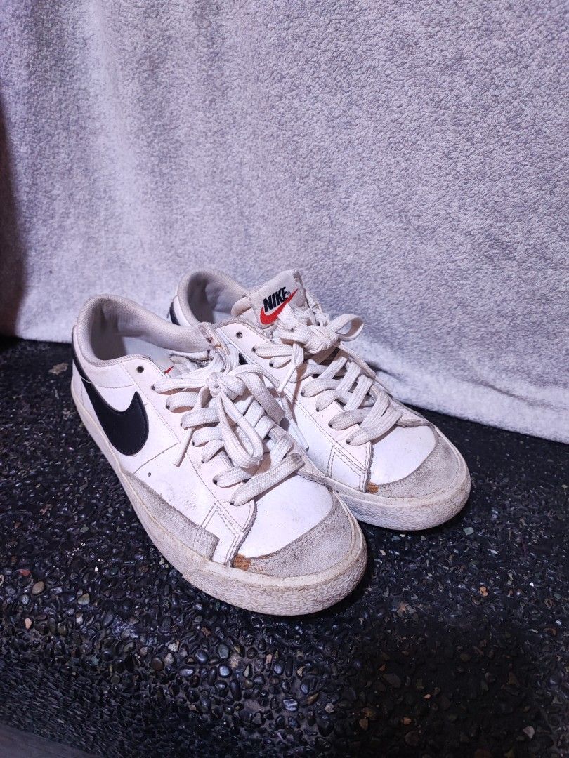 Nike Blazer Low White Black Sneakers (Category: Sneakers) located in Baguio. Submitted by ozara.06 (Listing ID 1470788461, Image 3). Description: nike blazer low size 23.5cm in very good condition may minimal flaw sa ilalim ng isang dila nya, not visible when worn 850 nlangs.