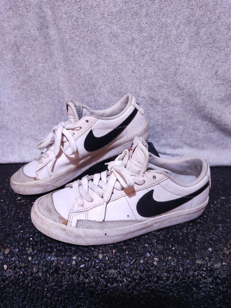 Nike Blazer Low White Black Sneakers (Category: Sneakers) located in Baguio. Submitted by ozara.06 (Listing ID 1470788461, Image 1). Description: nike blazer low size 23.5cm in very good condition may minimal flaw sa ilalim ng isang dila nya, not visible when worn 850 nlangs.