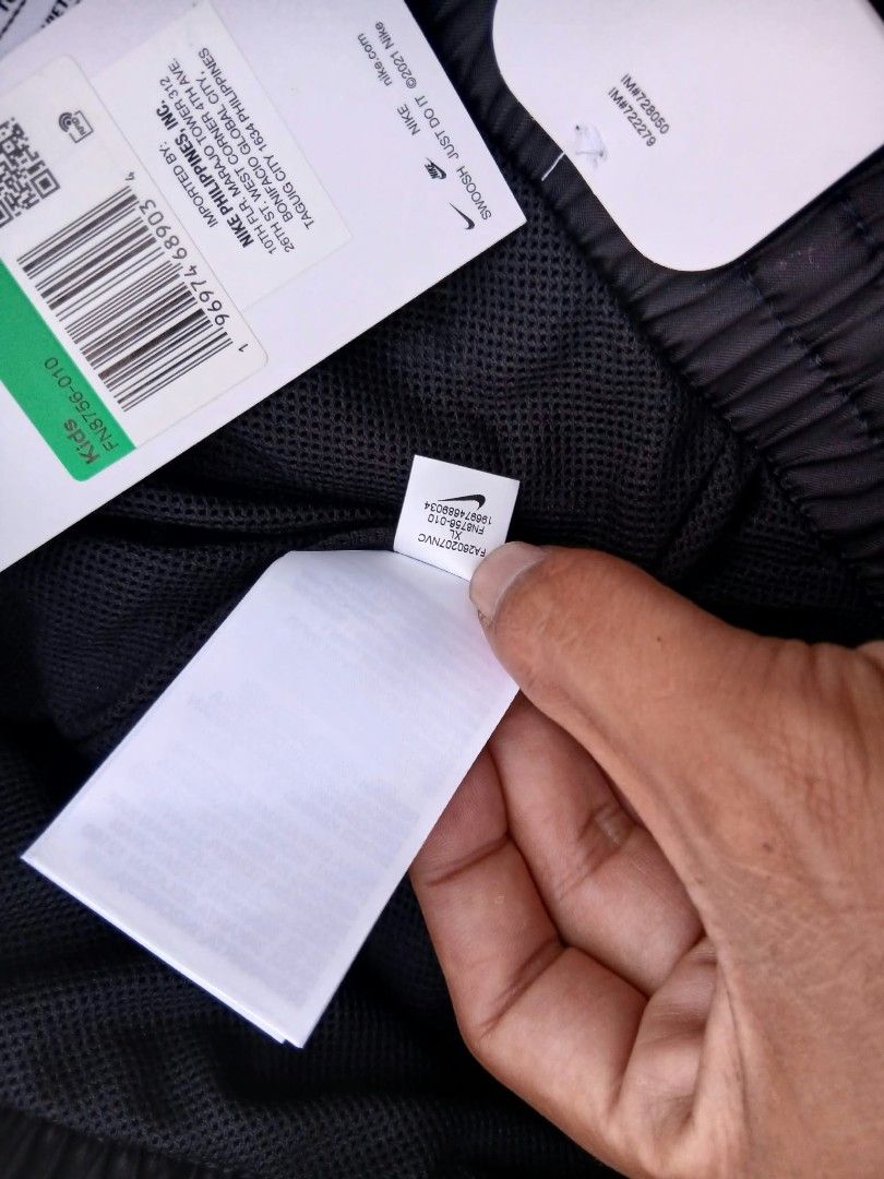 nike club woven short (Category: Shorts) located in Tigaon. Submitted by roland0402 (Listing ID 1470834538, Image 3). Description: nike club woven short youth XL best fit small adult waist:31 to 32 Lenght 18inch above the knee /leg opening:2*10 inches /heps 2* 14 brandnew and original 10x moneyback if proven fake and hindi brandnew.