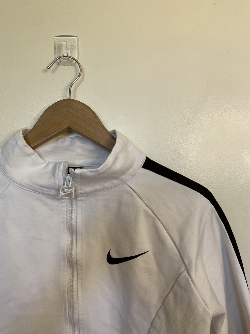 Nike cropped jacket s/m new.arrivals5 (Category: Activewear) located in Baguio. Submitted by buyforless_2600 (Listing ID 1470780584, Image 2). Description: .