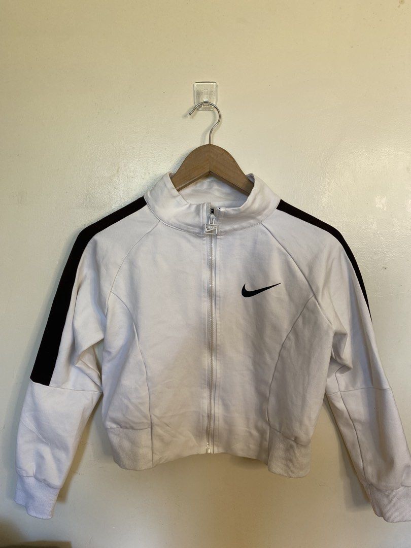 Nike cropped jacket s/m new.arrivals5 (Category: Activewear) located in Baguio. Submitted by buyforless_2600 (Listing ID 1470780584, Image 1). Description: .