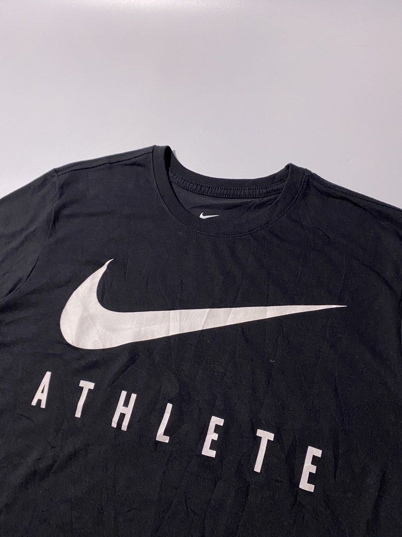 NIKE DRIFIT (Category: Activewear) located in Aurora. Submitted by oldiebutgoodie.fits (Listing ID 1470775339, Image 2). Description: NIKE DRIFIT 👕DETAILS EXCELLENT NO ISSUES 📐MEASUREMENTS SIZE M ON TAG WIDTH 20 LENGTH 27 WE CAN SHIP NATION WIDE🚚.