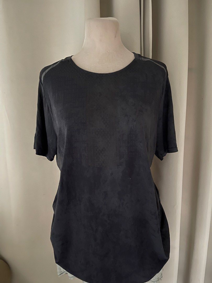 Nike drifit camou (Category: Shirts) located in Cainta. Submitted by zlove111 (Listing ID 1470790385, Image 1). Description: - Brand: Nike - Color: Dark grey - Size: Large 21" - Style Code: BV5623-011 - Material: Lightweight (ideal for workouts or running) - Condition: Clean, no damage - Origin: Made in Sri Lanka.