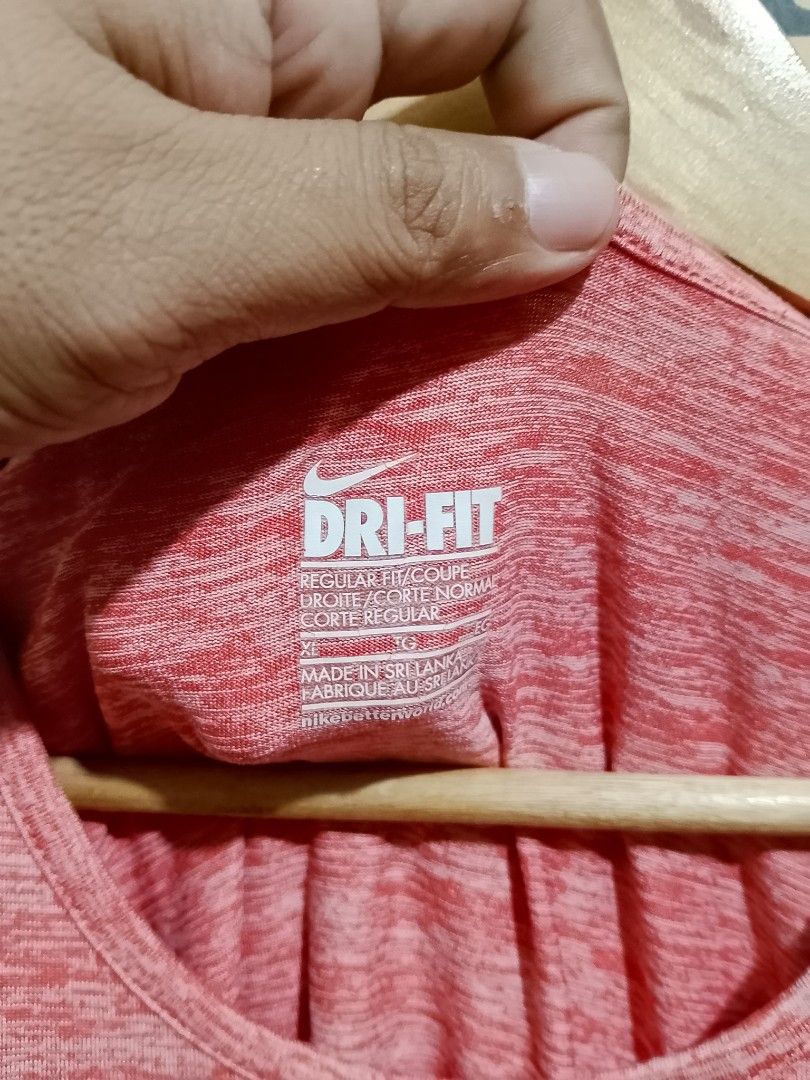 Nike Dri-FIT Red Athletic Tank Top XL (Category: Activewear) located in Manila. Submitted by emmanlacno47414 (Listing ID 1470749949, Image 2). Description: XL on tag Best fit large Width 23 Length 27 No issue/No flaws 10/10 Colorate Excellent Condition 350 flus sf.