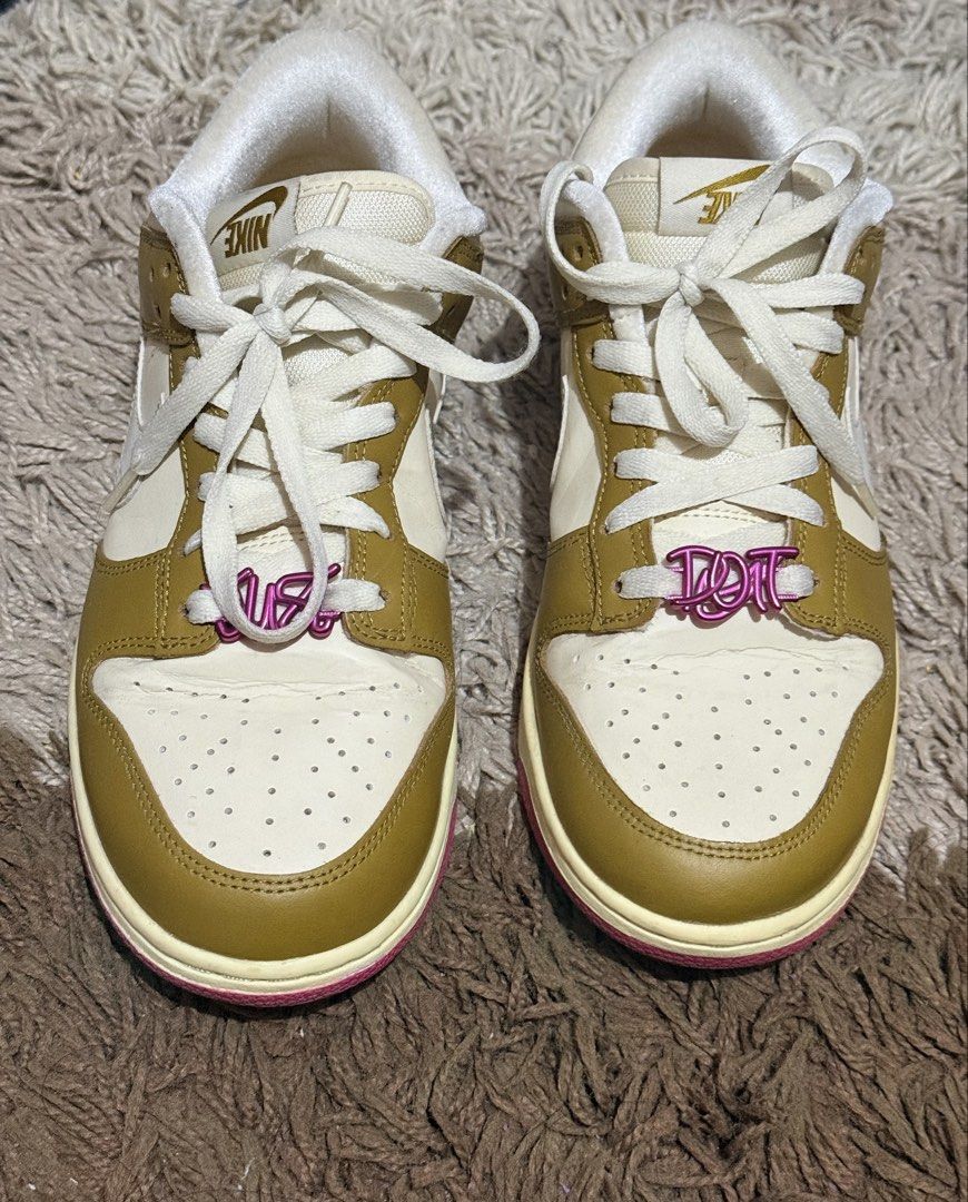 Nike Dunk Low SE 'Just Do It - Bronzine Pink’ (Category: Sneakers) located in Paranaque City. Submitted by calliekiiins (Listing ID 1470759672, Image 3). Description: Preloved Nike Dunk Low SE ‘Just Do It - Bronzine Pink’ (Women’s) (style code FD8683-700), featuring distinctive metallic pink “Just Do It” lace dubraes. Sold as is. Has signs of use but no damage. Original box is missing but can shipped it in a different random nike box. Size: US 10