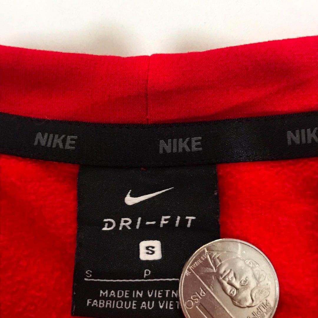 NIKE EAGLES DRI-FIT SWEATSHIRT MEDIUM (Category: Tshirts & Polo Shirts ) located in Cavite. Submitted by justthrift06 (Listing ID 1470762745, Image 2). Description: DIMENSION 21X28 GOOD CONDITION SHIPPING NATIONWIDE.