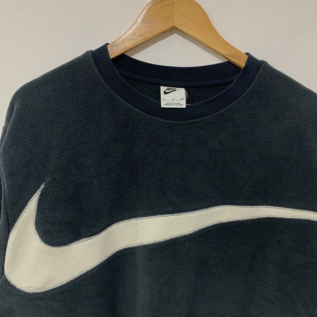 Nike fleece bigswoosh (Category: Hoodies) located in Cavite. Submitted by yobubsss (Listing ID 1470917758, Image 2). Description: Size XL 25w 28L Good condition No issue.