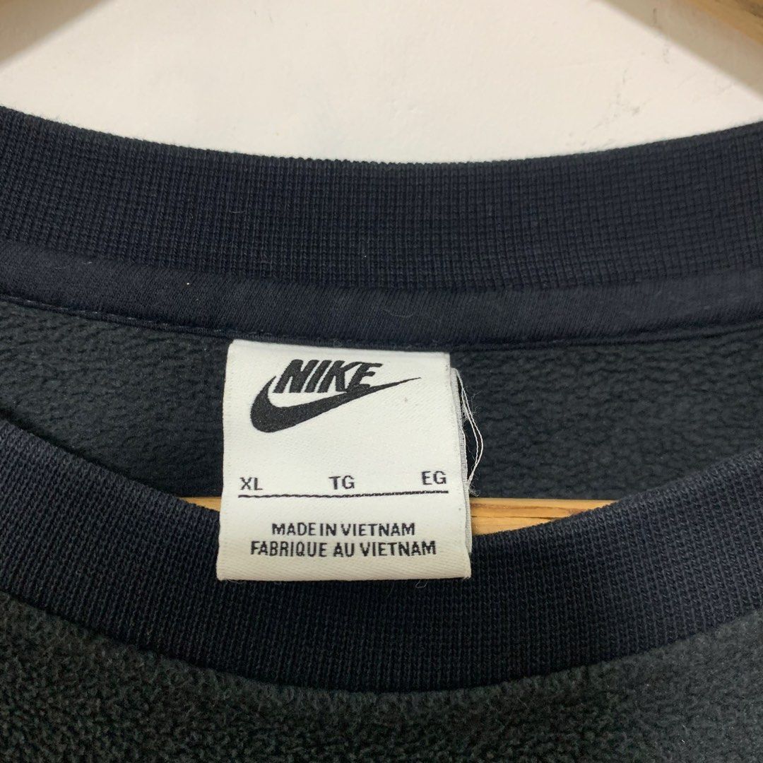 Nike fleece bigswoosh (Category: Hoodies) located in Cavite. Submitted by yobubsss (Listing ID 1470917758, Image 3). Description: Size XL 25w 28L Good condition No issue.