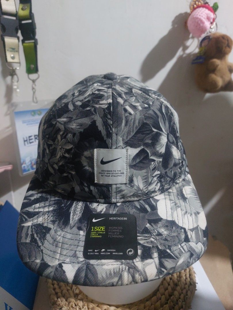 Nike floral (Category: Caps & Hats) located in Magarao. Submitted by hotdogsandwich.flower (Listing ID 1470750343, Image 1). Description: .