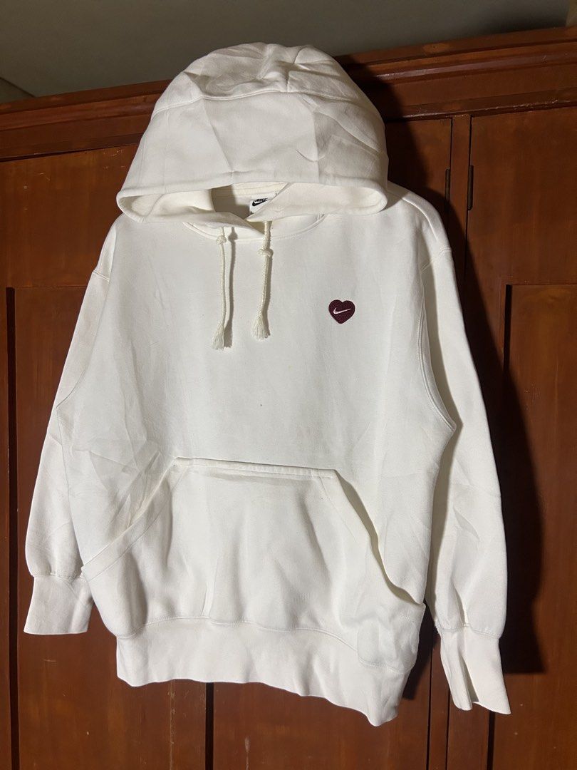 nike heart hoodie (Category: Coats, Jackets and Outerwear) located in San Jose del Monte. Submitted by floooooo. (Listing ID 1470860499, Image 1). Description: .