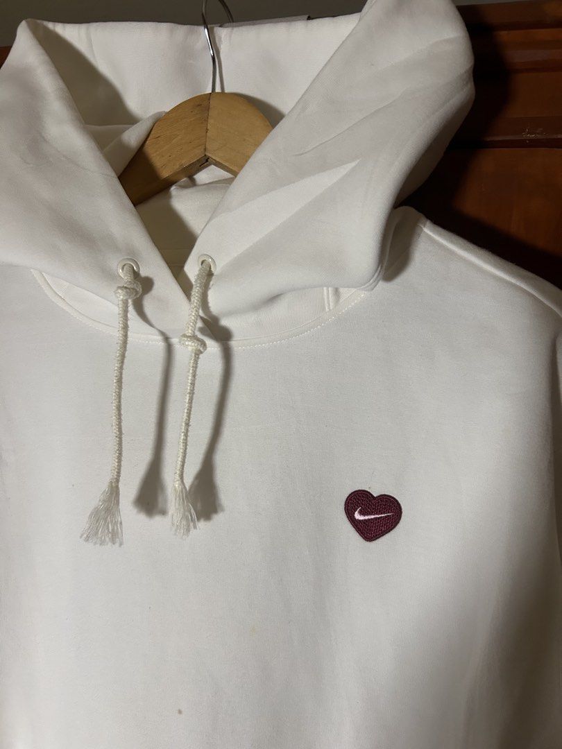 nike heart hoodie (Category: Coats, Jackets and Outerwear) located in San Jose del Monte. Submitted by floooooo. (Listing ID 1470860499, Image 3). Description: .