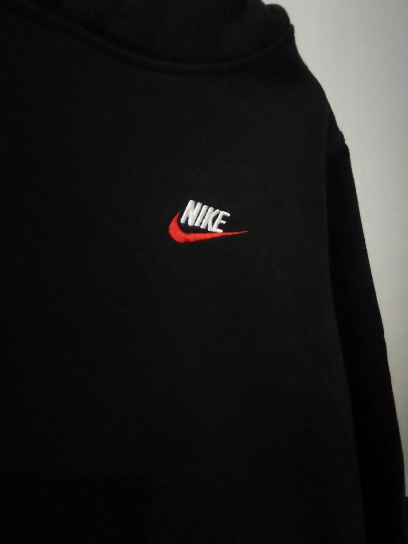 Nike Hoodie (Category: Coats, Jackets and Outerwear) located in Lemery. Submitted by hirayaspaperie (Listing ID 1470780971, Image 2). Description: Black Hoodie Jacket.