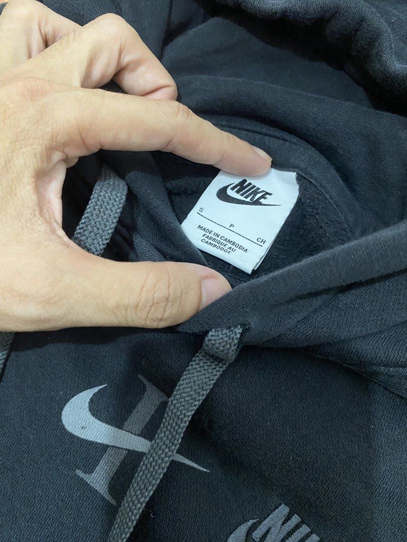 Nike Hoodie (Category: Coats, Jackets and Outerwear) located in Cavite. Submitted by decon0217 (Listing ID 1470844325, Image 2). Description: Made in cambodia .