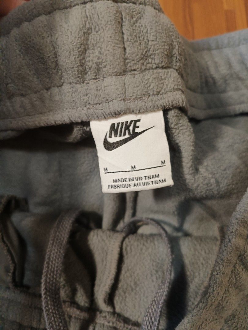 Nike Jogger Pants (Category: Joggers) located in Cavite. Submitted by south.loot (Listing ID 1470760926, Image 3). Description: Nike Jogger Pants Medium 3 pockets Waist 30-33 Length 37' Good to excellent condition Free shipping 📩.