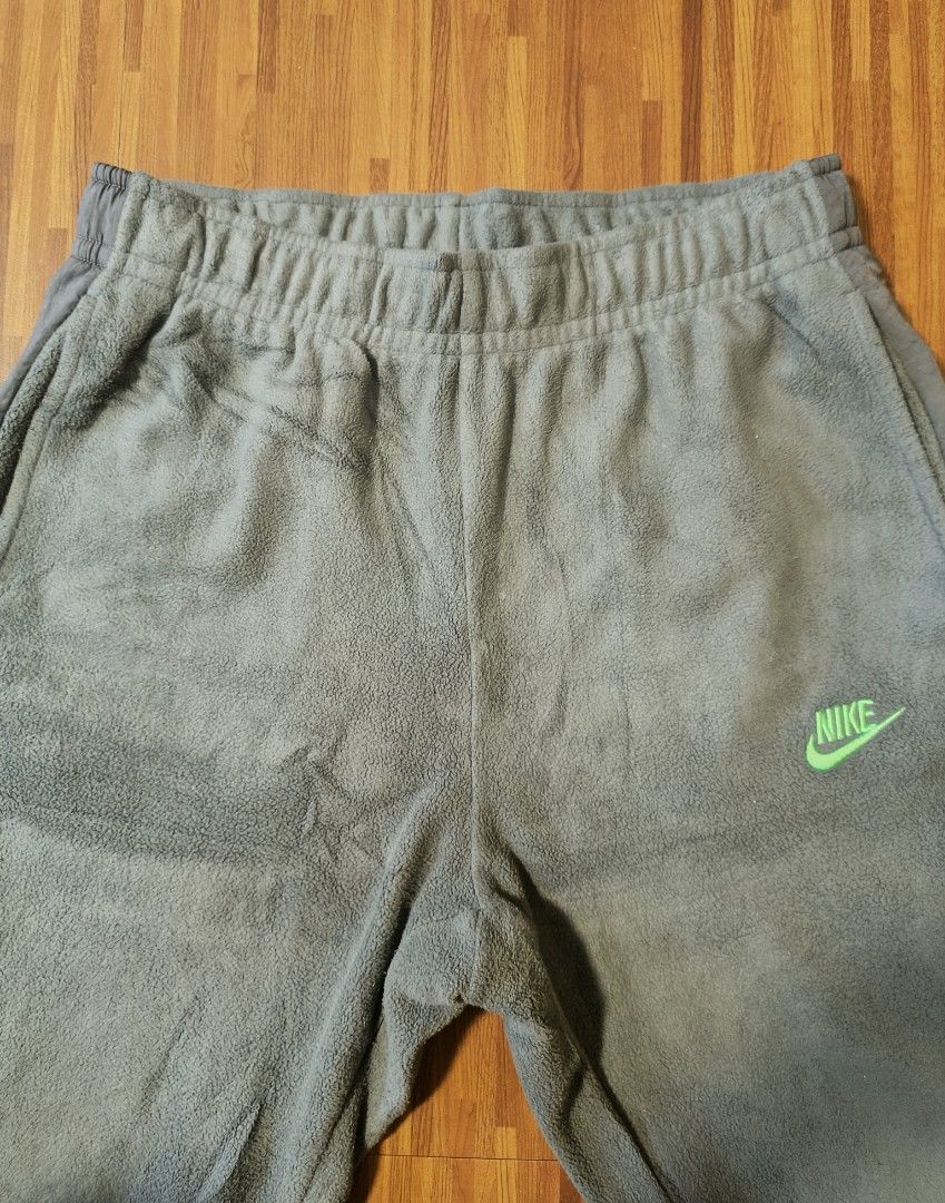 Nike Jogger Pants (Category: Joggers) located in Cavite. Submitted by south.loot (Listing ID 1470760926, Image 2). Description: Nike Jogger Pants Medium 3 pockets Waist 30-33 Length 37' Good to excellent condition Free shipping 📩.