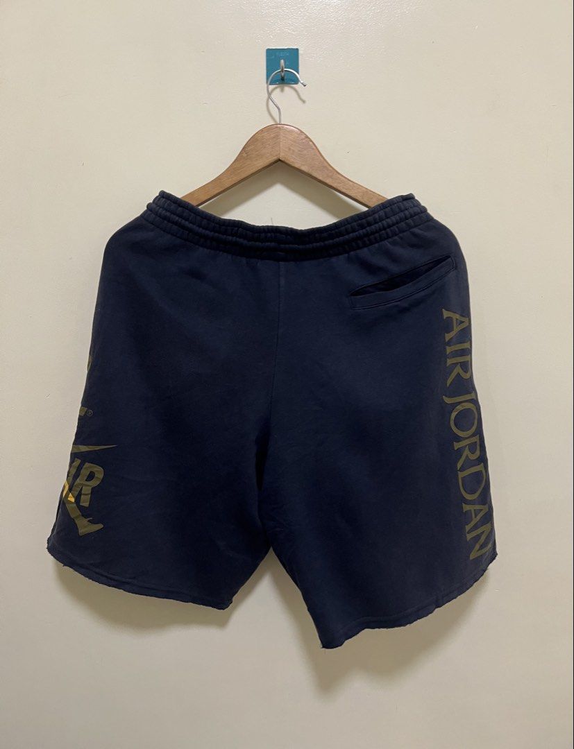 Nike Jordan Navy Blue Alumni Shorts (Category: Shorts) located in Manila. Submitted by thriftpoint99 (Listing ID 1470818828, Image 2). Description: 30-34x20x13 No issue Excellent condition.