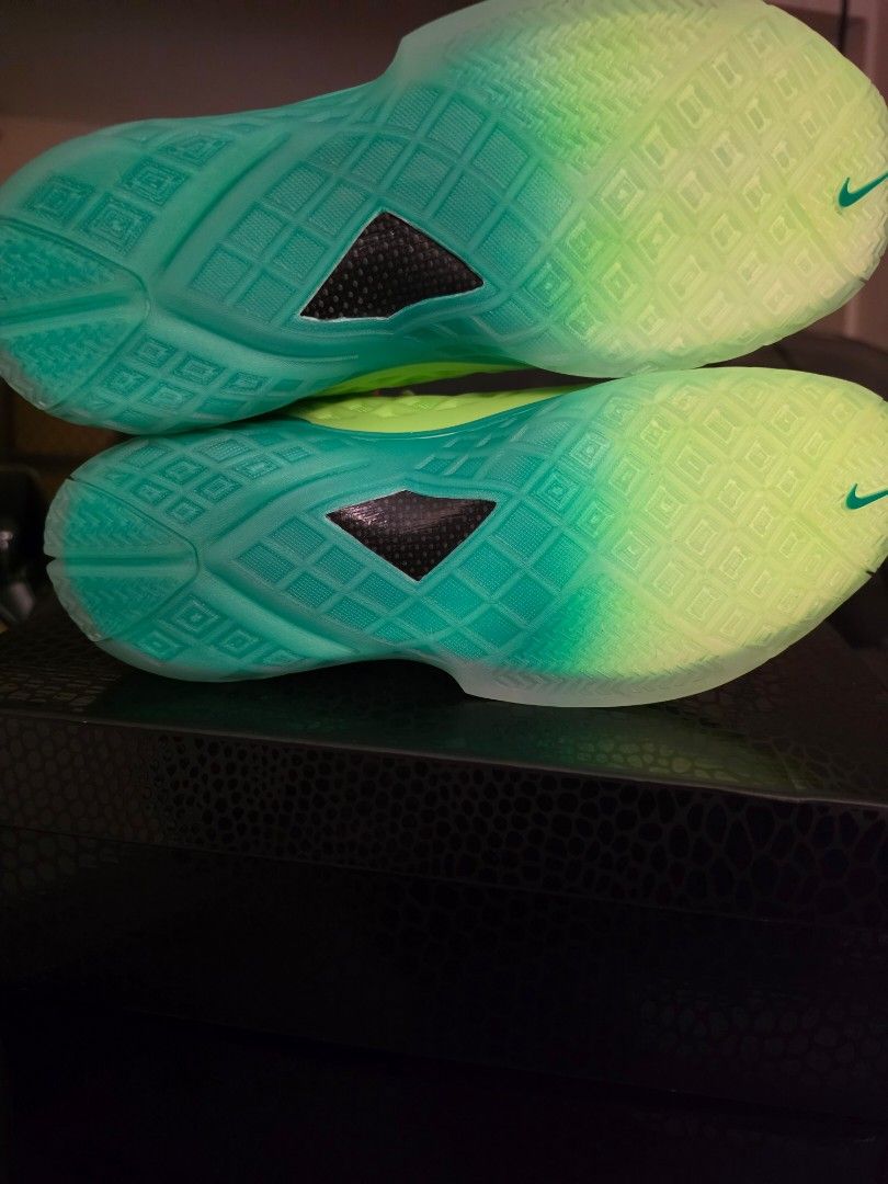 Nike Kobe 3 low grinch size 11 (Category: Sneakers) located in Quezon City. Submitted by shoerack14 (Listing ID 1470824975, Image 2). Description: Nike Kobe 3 low grinch size 11 110% legit.