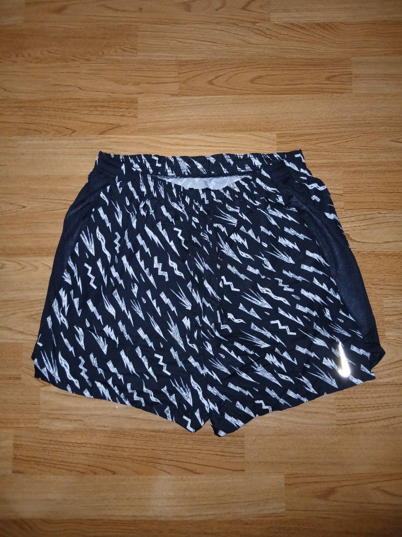 Nike Lightning Print Running Shorts Black White (Category: Shorts) located in General Santos City (Dadiangas). Submitted by afsph1996 (Listing ID 1470845479, Image 3). Description: FOR SALE 🏷🏷 N1K3 CHALLENGER RUNNING SHORT WAISTLINE 32-36 LENGTH 16 EXCELLENT CONDITION SANA ISSUE TINANGAL MGA TAGS COLOR RATE 9.8/10 🏷550 ONLY ✈️PLUS SHIPPING FEE ➡️DM ME 📤 LOCATION:GENERAL SANTOS CITY,MINDANAO..
