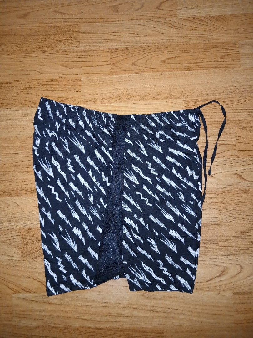 Nike Lightning Print Running Shorts Black White (Category: Shorts) located in General Santos City (Dadiangas). Submitted by afsph1996 (Listing ID 1470845479, Image 2). Description: FOR SALE 🏷🏷 N1K3 CHALLENGER RUNNING SHORT WAISTLINE 32-36 LENGTH 16 EXCELLENT CONDITION SANA ISSUE TINANGAL MGA TAGS COLOR RATE 9.8/10 🏷550 ONLY ✈️PLUS SHIPPING FEE ➡️DM ME 📤 LOCATION:GENERAL SANTOS CITY,MINDANAO..