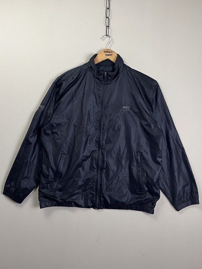 Nike Manchester Black Windbreaker Jacket XL (Category: Coats, Jackets and Outerwear) located in Malaybalay. Submitted by toffee_s_thrift0.1 (Listing ID 1470517592, Image 1). Description: - Brand: Nike - Item: Manchester Windbreaker - Color: Black with embroidery - Size: XL (Width: 24.5", Length: 27") - Origin: Made in El Salvador - Features: Full zip, high collar, ribbed hem and cuffs, front chest and sleeve logo embroidery - Condition: Clean pie