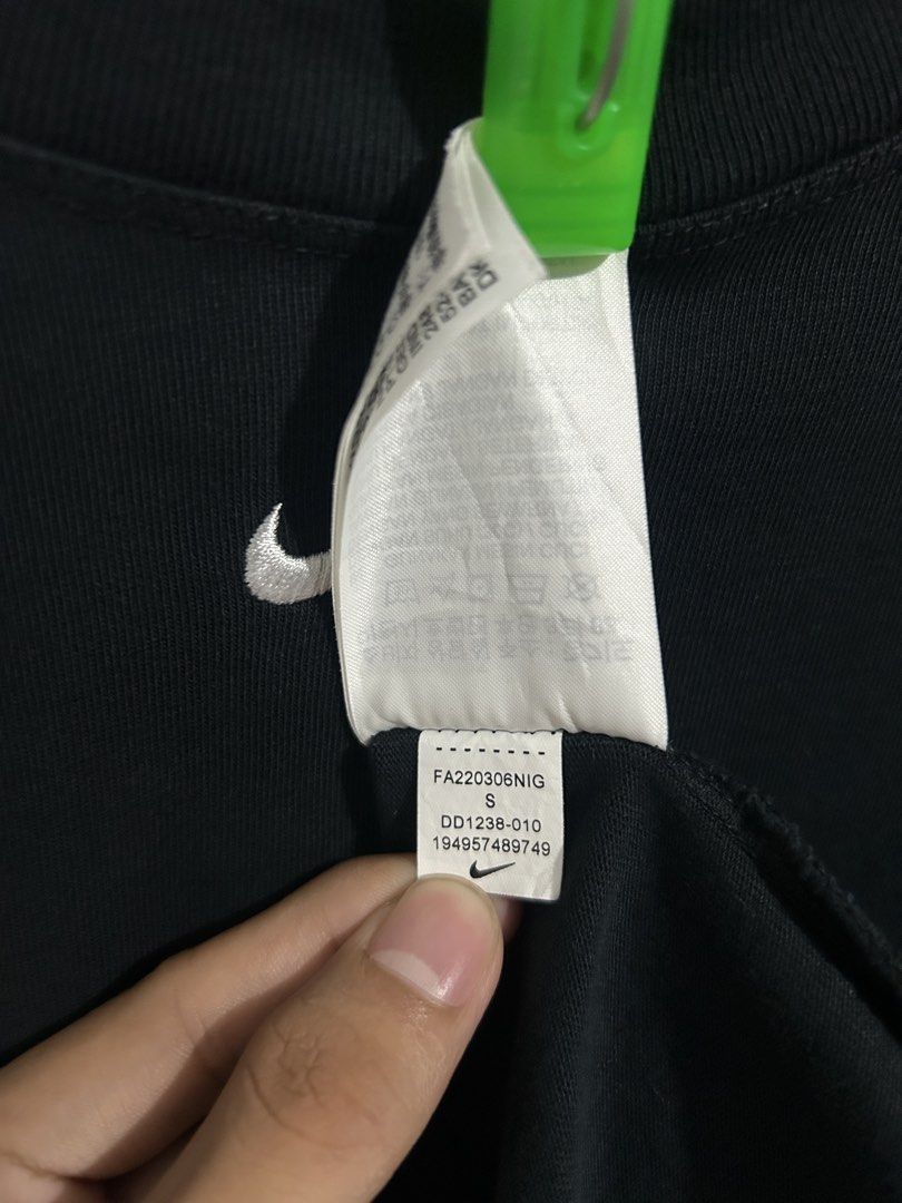 Nike Mid Swoosh (Category: Shirts) located in Pateros City. Submitted by _ramonparian (Listing ID 1470801204, Image 3). Description: Width: 20 Length: 22 Color Rate: 9.7/10 .