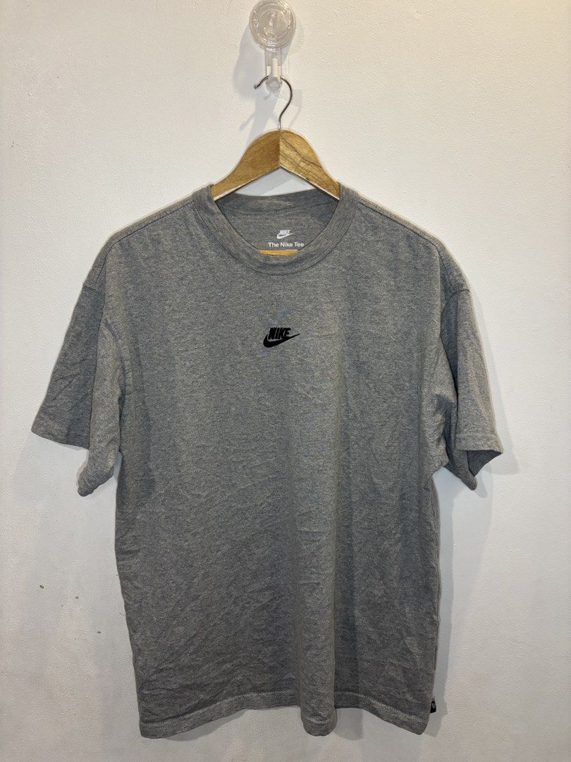 NIKE MIDDLE LOGO SHIRT (Category: Tshirts & Polo Shirts ) located in Makati City. Submitted by sweetfitforyouph1200 (Listing ID 1470859542, Image 1). Description: Nike shirt Center logo No issue.