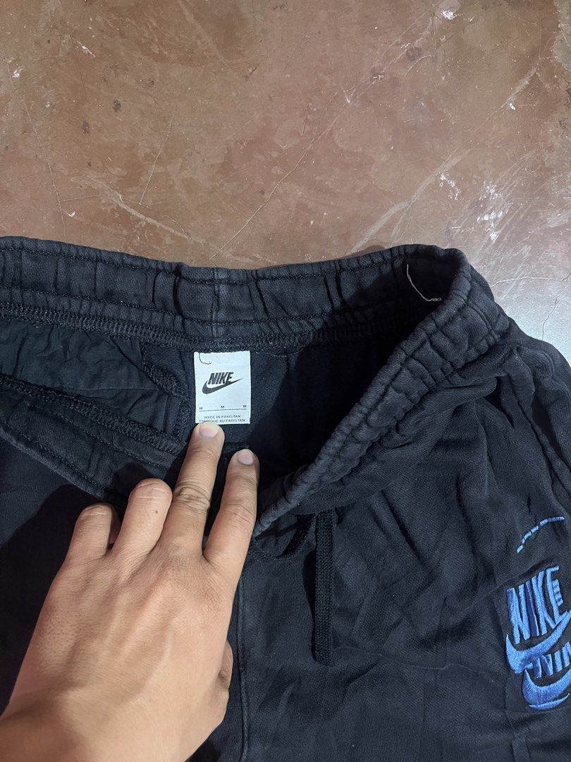 NIKE PANTS (Category: Joggers) located in Ipil. Submitted by cris_1999_fire (Listing ID 1470797177, Image 3). Description: NIKE Waist: 32-34 Length:37 Excellent No issue.