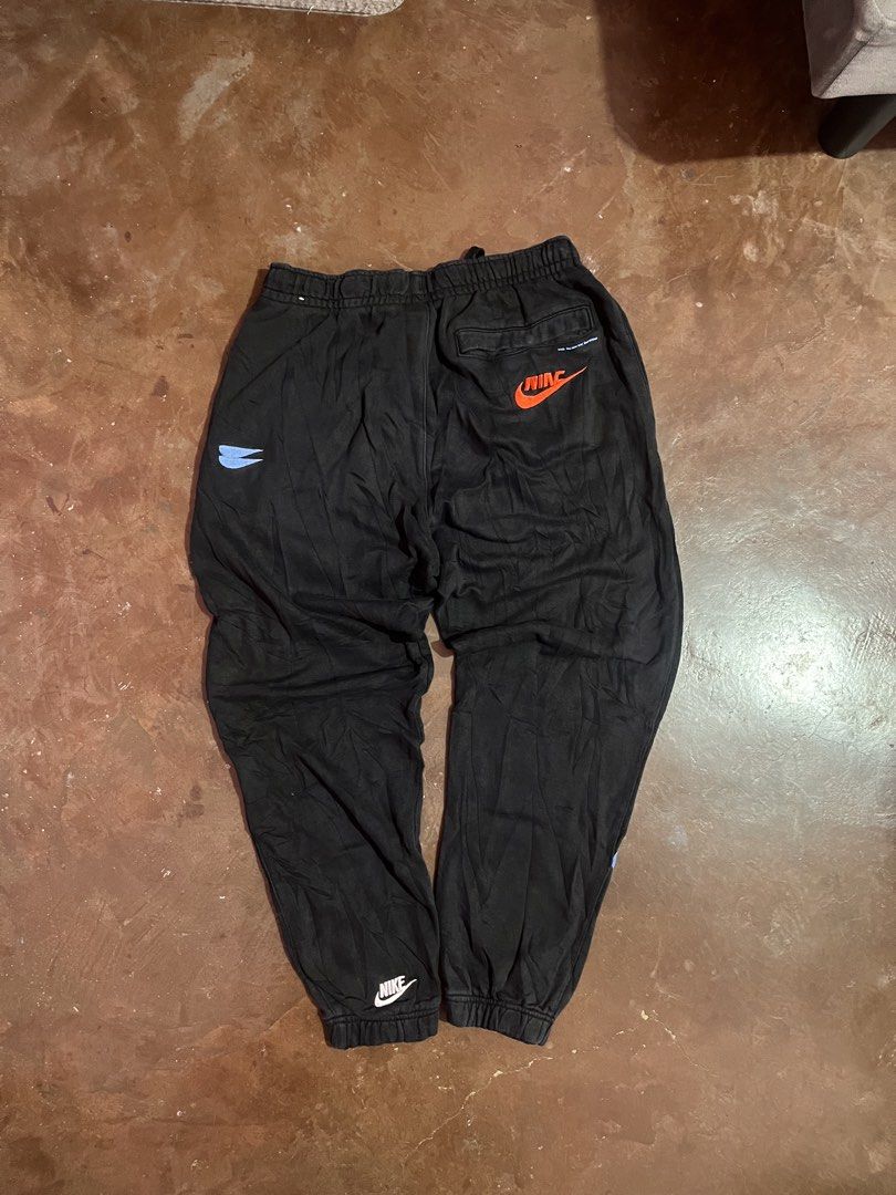 NIKE PANTS (Category: Joggers) located in Ipil. Submitted by cris_1999_fire (Listing ID 1470797177, Image 2). Description: NIKE Waist: 32-34 Length:37 Excellent No issue.