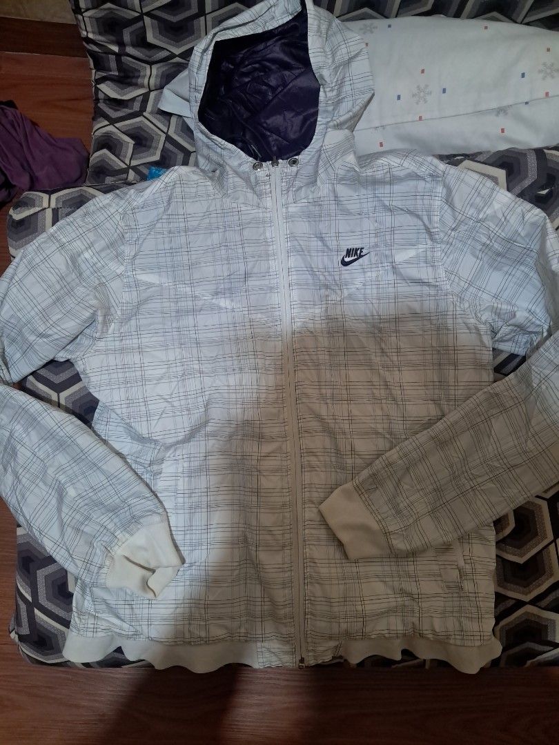 Nike reversible jacket (Category: Coats, Jackets and Outerwear) located in Cebu City. Submitted by chill_zy (Listing ID 1470745507, Image 2). Description: .