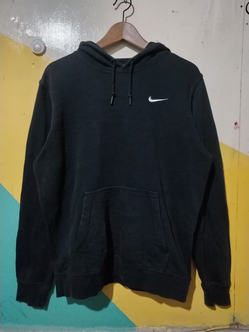 Nike Side Logo Hoodie (Category: Coats, Jackets and Outerwear) located in San Jose. Submitted by vincefresn21903 (Listing ID 1470882501, Image 1). Description: .