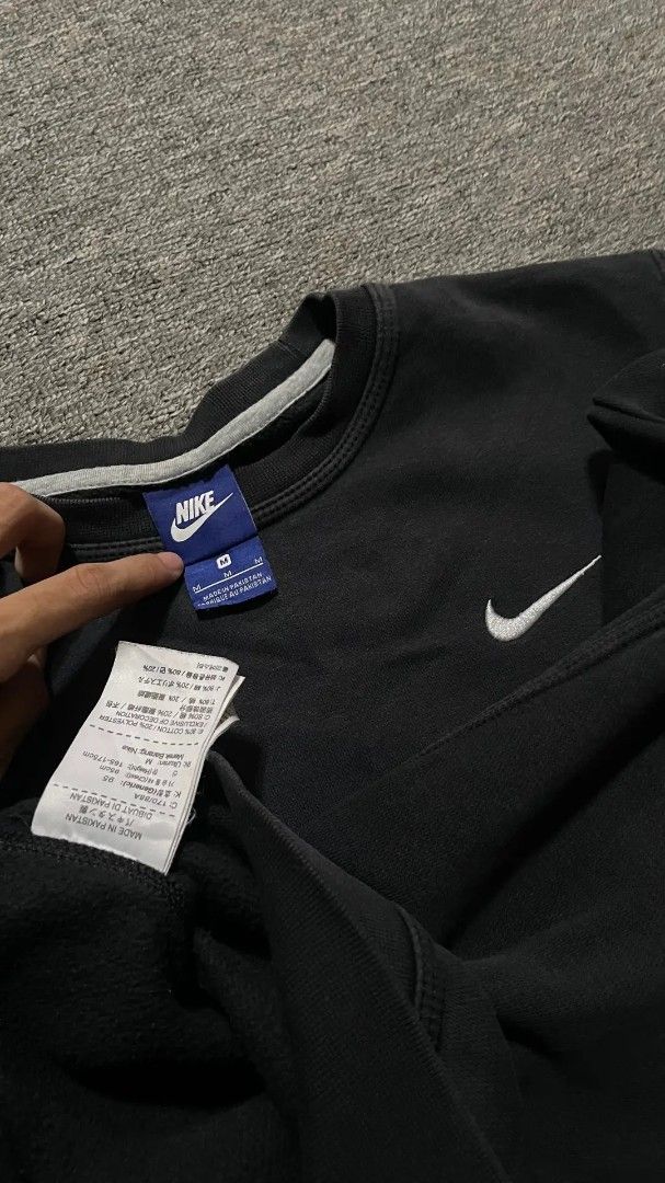 Nike Side Swoosh Crewneck Sweatshirt (Category: Coats, Jackets and Outerwear) located in Manila. Submitted by jusss121 (Listing ID 1470788487, Image 3). Description: M on tag 22 Width 27 Length 9.5/10 Color rate Excellent Condition No issue PM/DM 💌.