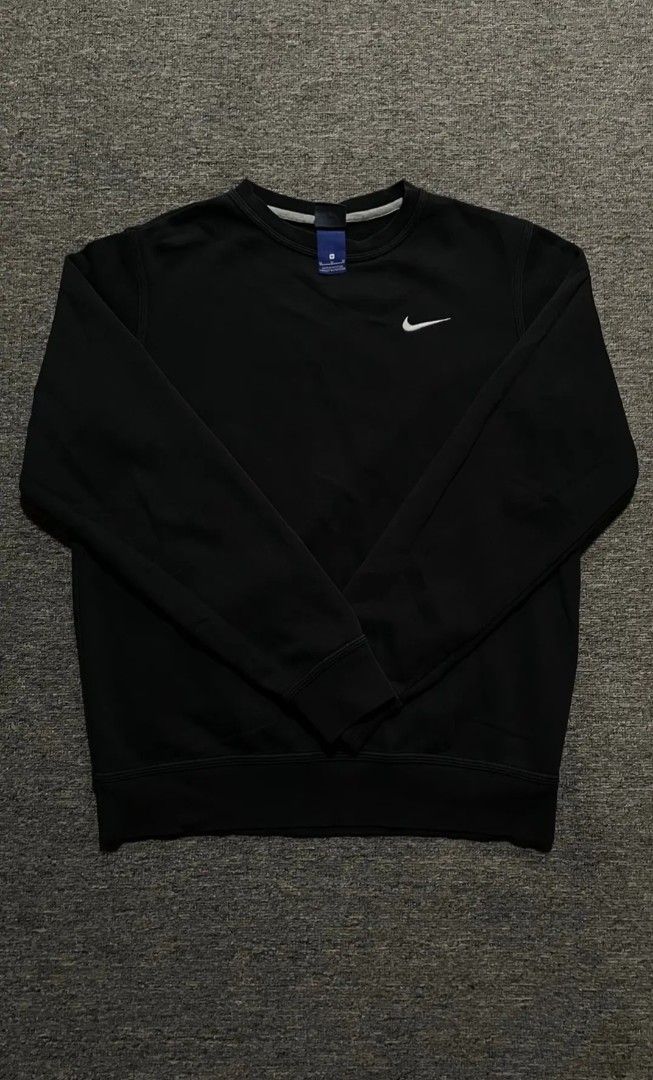 Nike Side Swoosh Crewneck Sweatshirt (Category: Coats, Jackets and Outerwear) located in Manila. Submitted by jusss121 (Listing ID 1470788487, Image 1). Description: M on tag 22 Width 27 Length 9.5/10 Color rate Excellent Condition No issue PM/DM 💌.