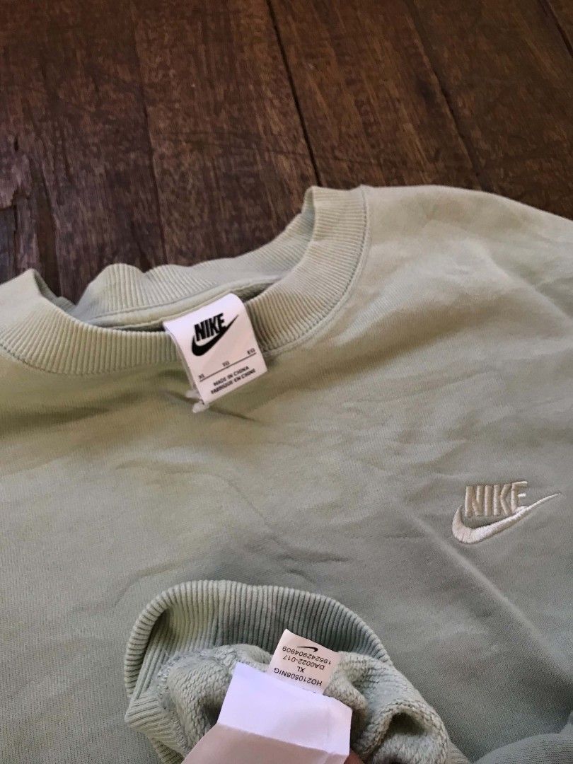 Nike Side Swoosh Longsleeves 💥 (Category: Coats, Jackets and Outerwear) located in Batangas. Submitted by adoboqt (Listing ID 1470770338, Image 2). Description: .