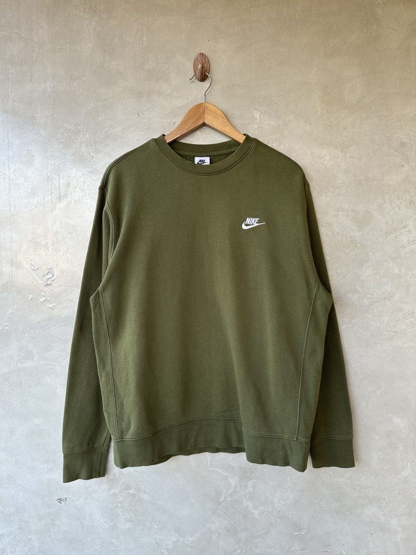 NIKE Solid Color Embroidered Sports Roundneck Pullover L/S (Category: Coats, Jackets and Outerwear) located in Cavite. Submitted by second_story_ph (Listing ID 1470813634, Image 3). Description: NIKE Solid Color Embroidered Sports Roundneck Pullover L/S Size: XLarge Dimension: 24” Width / 27.5” Length Condition: Excellent.