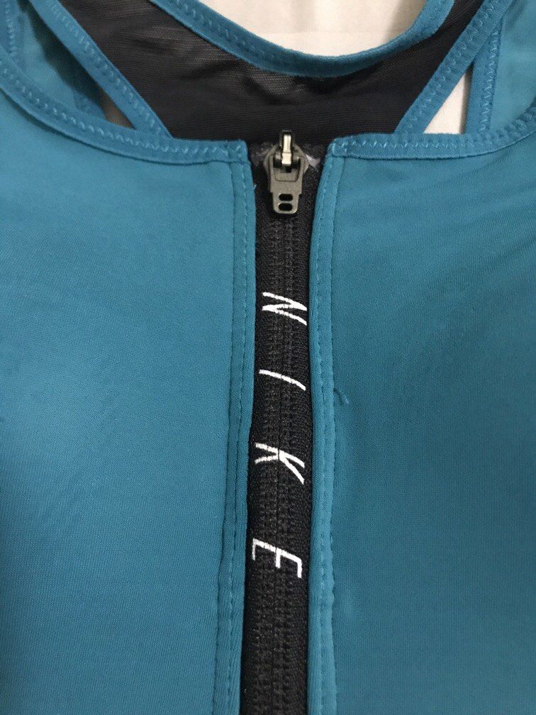 Nike Sportsbra (Category: Activewear) located in Manila. Submitted by freshlemon58885 (Listing ID 1470785321, Image 2). Description: Small Built in pads Front Zipper YKK .