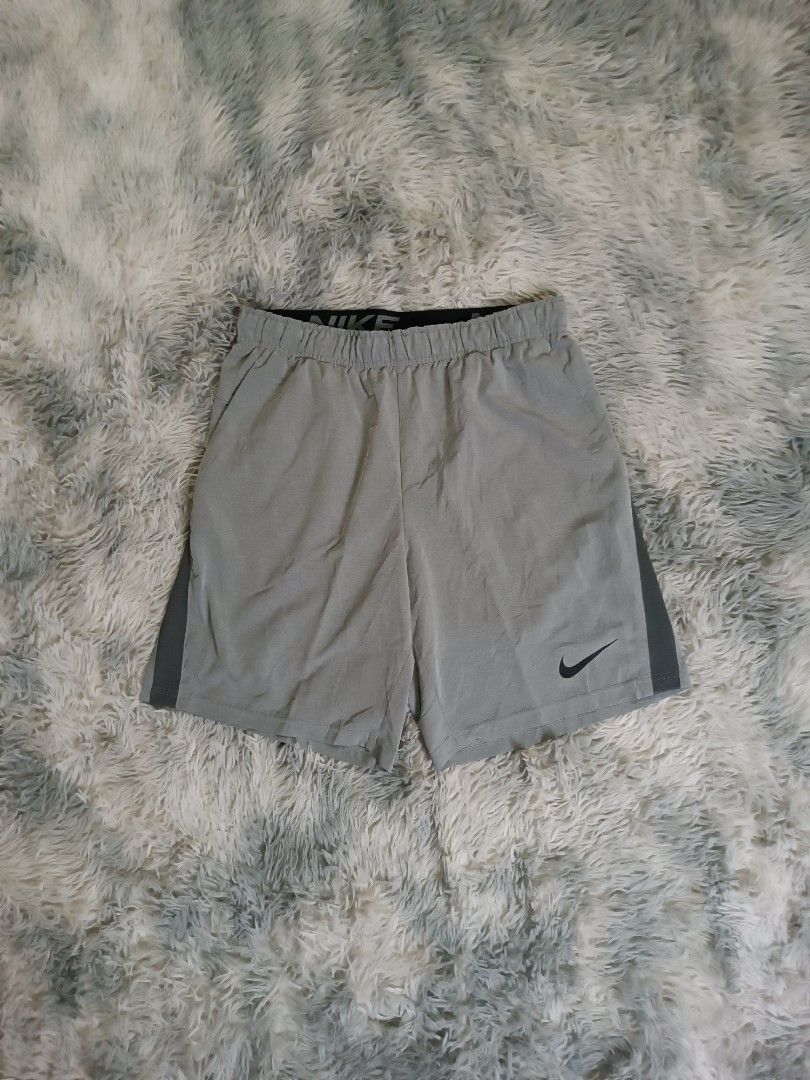 Nike Sportswear Flex Woven Training Short (Category: Shorts) located in Mandaluyong City. Submitted by retro.199x (Listing ID 1470829418, Image 1). Description: SIZE MEDUIM ON TAG Waist: 31-37 Length: 18.5 Thigh: 14 Leg Opening: 12 EXCELLENT CONDITION.